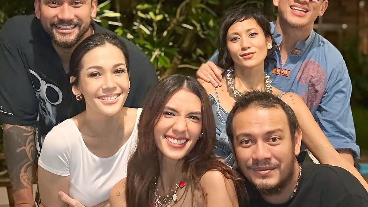 7 Potret Anak Tora Sudiro dan Anak Eno NTRL Duet Bareng, Duo Remaja yang Sama Cantiknya