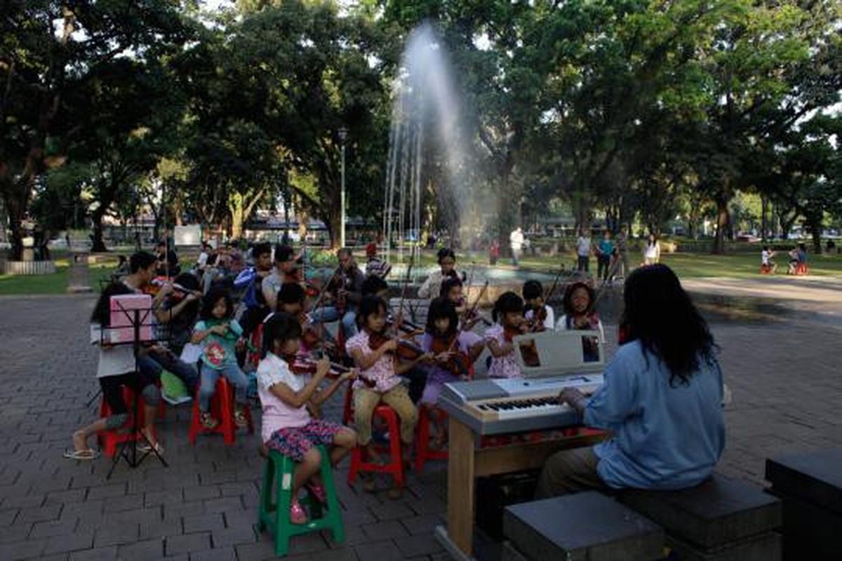Kegiatan komunitas musik Taman Suropati di bulan Ramadan