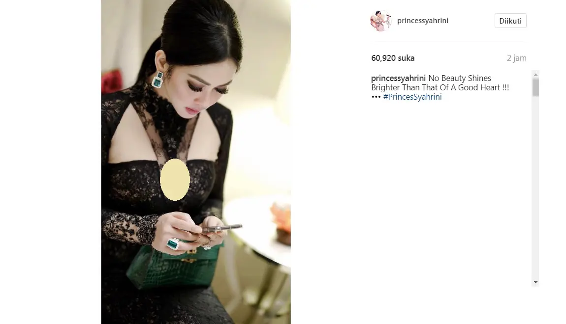 Syahrini perlihatkan belahan dadanya (Foto: Instagram)