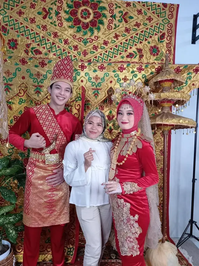 6 Pemotretan Dinda Hauw dan Rey Mbayang Pakai Baju Adat Bolaang Mongondow