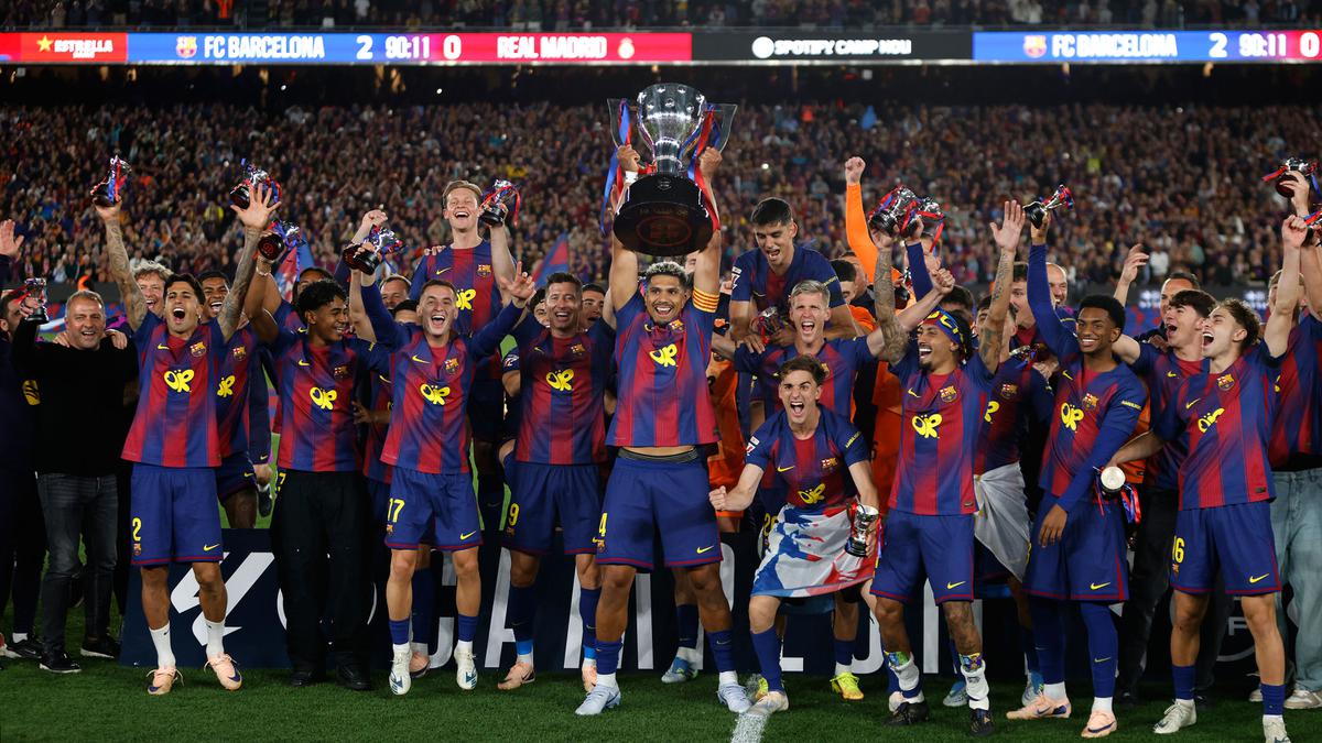 Barcelona Juara La Liga, Lionel Messi Ikut Larut dalam Euforia