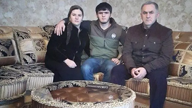 [Bintang] Menikah, Cerita Foto Pengantin Murung Ini Buat Banyak Orang Sedih