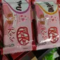 Tak hanya meluncurkan kemasan khusus Valentine, Kitkat juga mengeluarkan rasa terbaru yang dinamai Rose. (Liputan6.com/Dinny Mutiah)