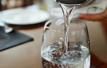 Diet Lebih Efektif, 5 Manfaat Minum Air Putih Saat Perut Kosong