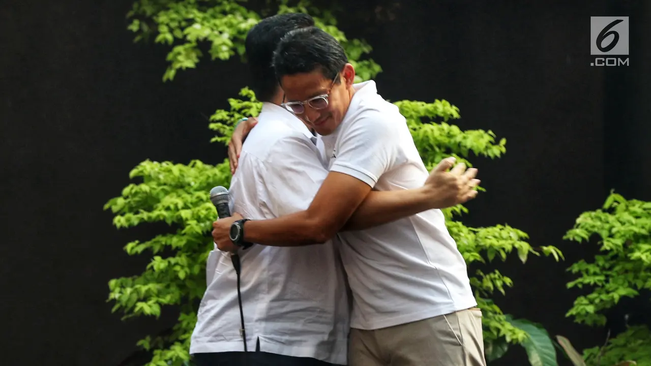 Sandiaga Uno - Erick Thohir Tampil Akrab di Young Penting Indonesia
