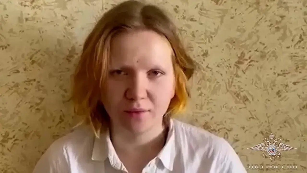 Darya Trepova (26) ditangkap atas dugaan keterlibatannya dalam ledakan bom di sebuah kafe di St. Petersburg, Rusia, pada Minggu (2/4/2023), menewaskan blogger militer terkenal Vladlen Tatarsky. (Dok. Kementerian Dalam Negeri Rusia)