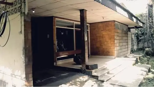 Dinding Lusuh dan Kursi Kayu Pernah Jadi Saksi, Begini Sudut Rumah Masa Kecil Ariel Noah sebelum Sesukses Sekarang