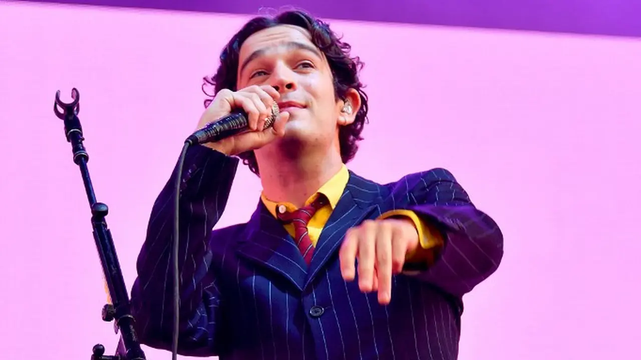 Mengenal Sosok Matty Healy, Vokalis The 1975 yang Dikabarkan Jadi Pacar Baru Taylor Swift