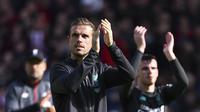 Ekspresi pemain Liverpool, Jordan Henderson, setelah laga melawan Sheffield United, Sabtu (28/9/2019). (AFP/Paul Ellis)