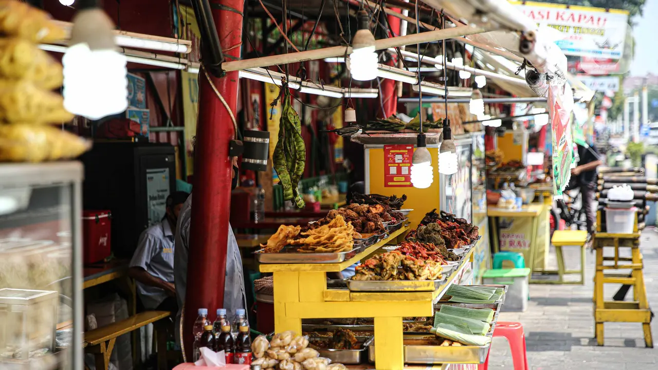 PSBB Transisi Jakarta, Kuliner Nasi Kapau Senen Layani Makan di Tempat