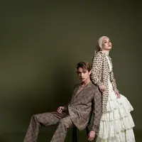 Sebagai pasangan, Dinda Hauw dan Rey Mbayang selalu terlihat serasi dengan outfit yang mereka gunakan. Bahkan setelah mereka memiliki anak. [@winstongomez]