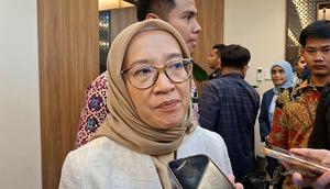 Menteri Pendayagunaan Aparatur Negara dan Reformasi Birokrasi (PAN RB), Rini Widyantini di Kantor Kementerian Koordinator Bidang Perekonomian, Jakarta, Kamis (11/12/2025). Rini mengatakan bahwa banyak Pemda belum menyelesaikan SK Pengangkatan CPNS. (Liputan6.com/Arief)