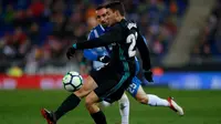 Pemain Real Madrid, Mateo Kovacic, berusaha melepaskan tendangan ke arah gawang Espanyol pada laga lanjutan La Liga, di RCDE Stadium, Rabu (28/2/2018) dini hari WIB. (Real Madrid).