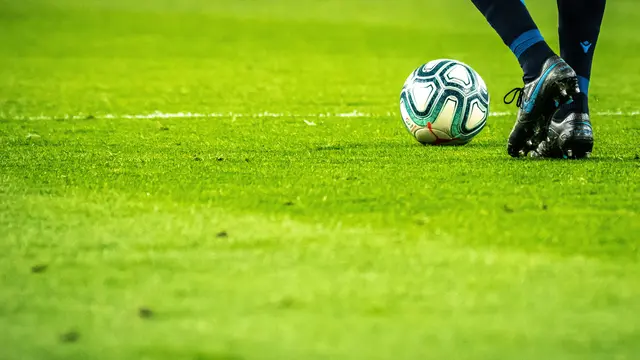 Sepatu Bola