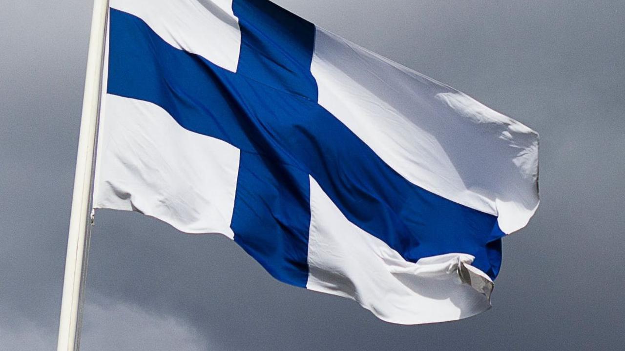 Dengan upaya bersama dan kesadaran masyarakat, diharapkan Finlandia dapat melangkah maju menuju kesejahteraan mental yang lebih baik dan mempertahankan predikat negara paling bahagia dengan realitas yang lebih seimbang.