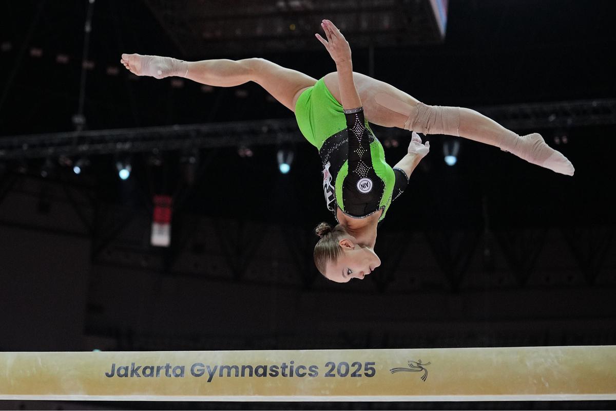 FOTO: Momen Gemilang Angelina Melnikova di Kejuaraan Dunia Gimnastik 2025