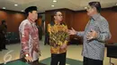 Ketua MPR Zulkifli Hasan (tengah), Wakil Ketua MPR Hidayat Nur Wahid (kiri) dan Ketua MA, Muhammad Hatta Ali menggelar pertemuan terkait undangan pidato laporan kinerja lembaga negara di Gedung MA, Jakarta, Kamis (9/7/2015). (Liputan6.com/Herman Zakharia)