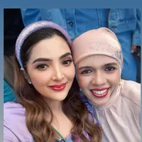 Dua besan Ashanty dan Geni Faruk hadiri ulang tahun Azura Atta yang jadi cucu keduanya. Keduanya terlihat akrab meski tanpa kehadiran Reza Artamevia [@ashanty_ash]