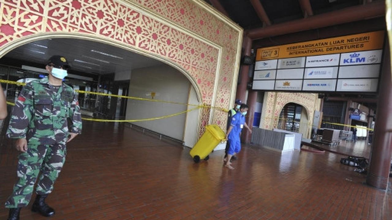 Suasana Terminal 2E Bandara Soekarno-Hatta pascakebakaran
