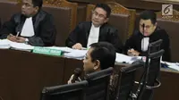 Ketua DPR Setya Novanto saat memberi kesaksian dalam sidang kasus korupsi e-KTP di Pengadilan Tipikor Jakarta, Jumat (3/11). Setnov bersaksi untuk terdakwa pengusaha Andi Agustinus alias Andi Narogong. (Liputan6.com/Helmi Afandi)