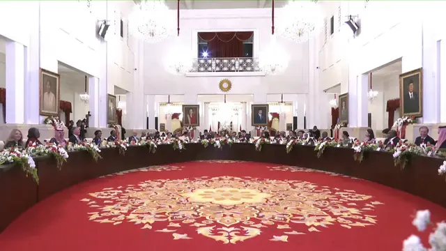 Presiden Prabowo Subianto menjamu sejumlah tamu dari dari negara sahabat saat jamuan makan malam bersama di Istana Merdeka Jakarta, Minggu (20/10/2024). Sebelum memulai makan, Prabowo mengawalinya dengan ritual bersulang.