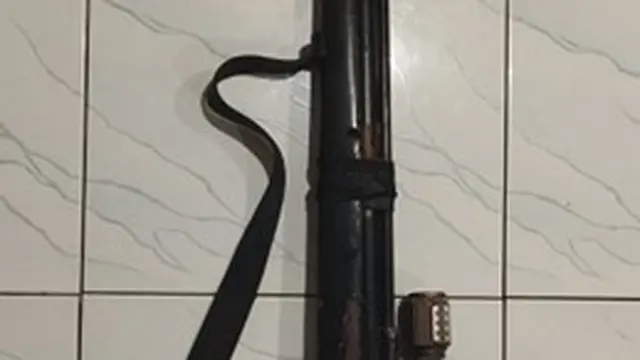 senjata yang dipakai pemburu