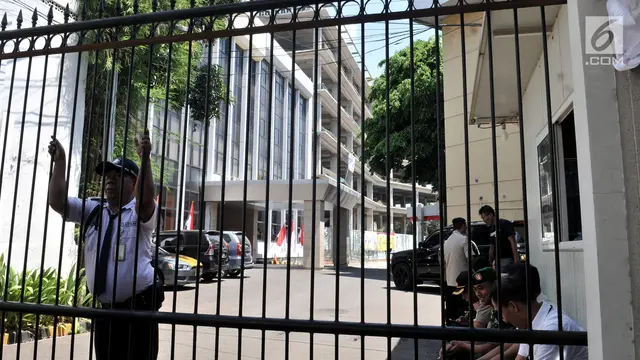 Penjagaan Ketat Kantor DPP Partai Golkar