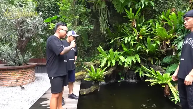 Potret kolam ikan di rumah Irfan Hakim