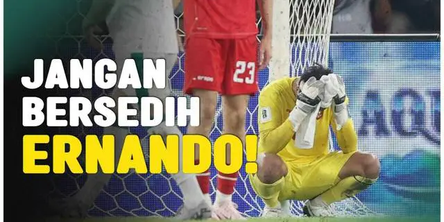 VIDEO: Momen Ernando Ari Sedih, Sandaran di Tiang Gawang dan Dapat Pelukan Hangat Pemain Timnas Indonesia