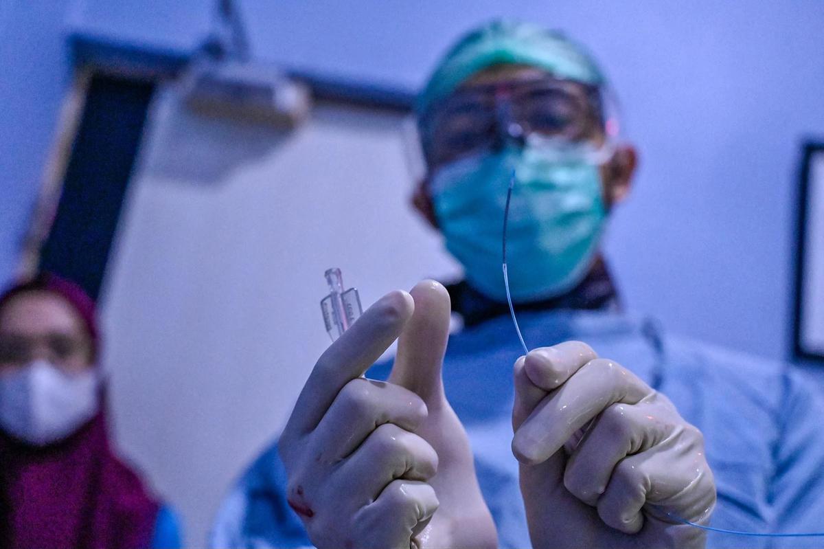 FOTO: Melihat Prosedur Pemasangan Stent Jantung di Banda Aceh