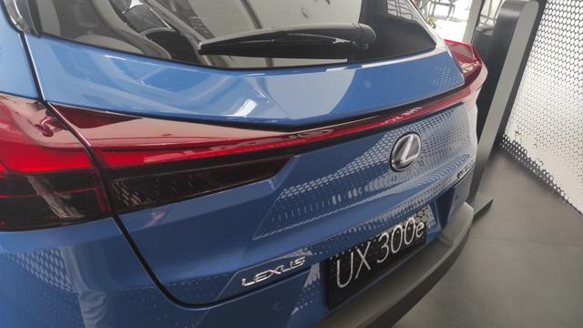 Mobil Listrik Pertama Lexus UX 300e (Arief A/Liputan6.com)