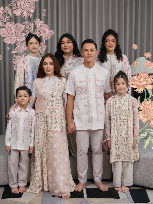 Model Baju Lebaran Keluarga Ussy Pratama dan Andhika Pratama