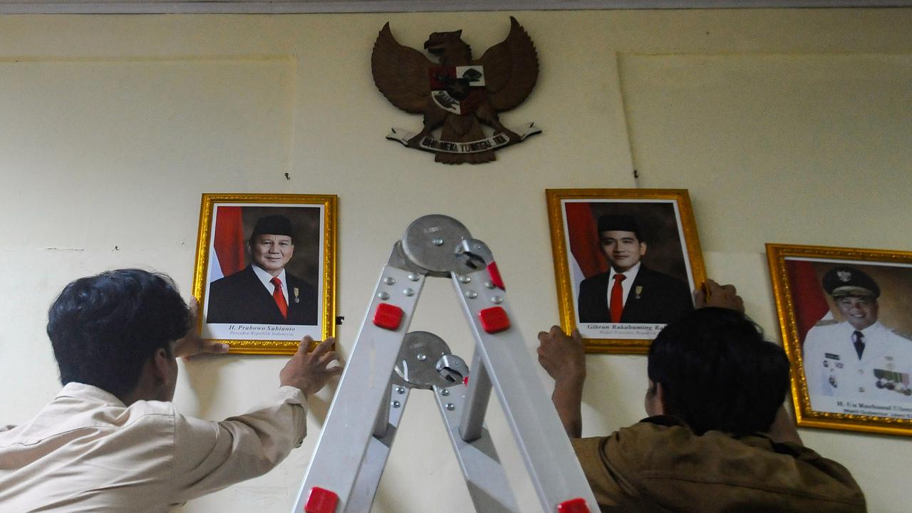 Murid sekolah pasang foto Presiden Prabowo di ruang kelas
