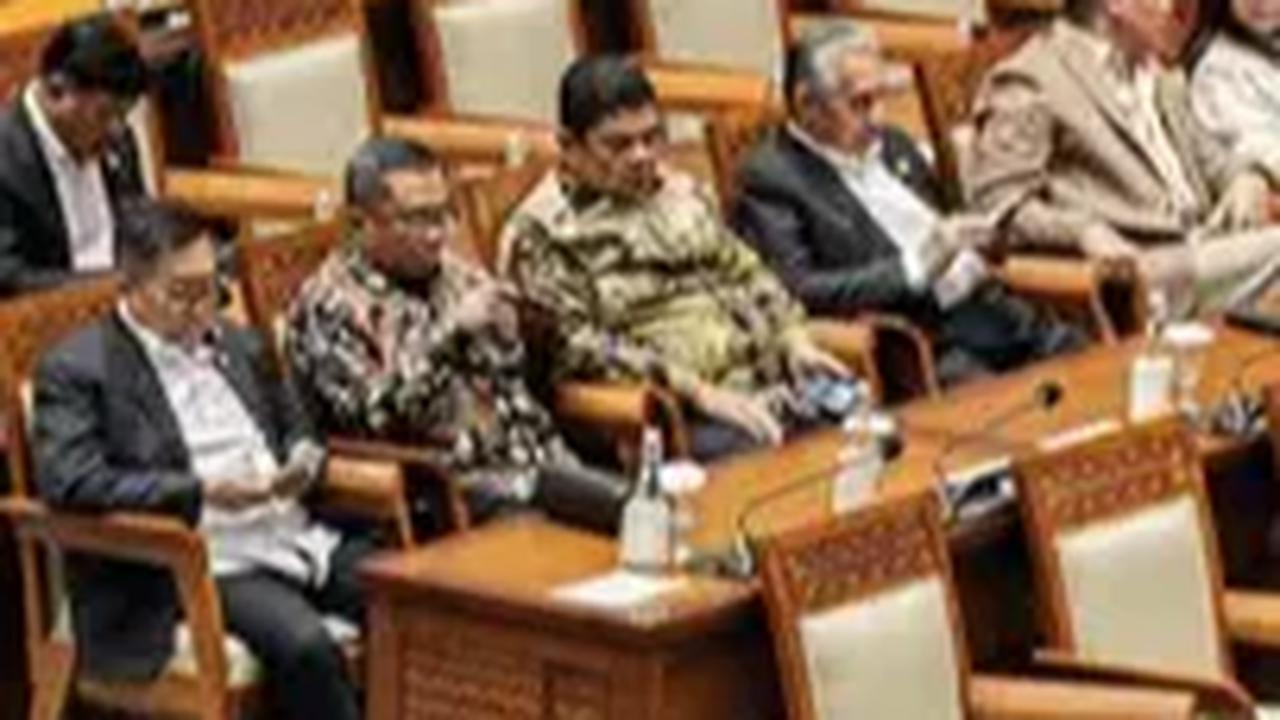 VIDEO:  Anggota DPR Gerindra Sebut Tutup Itu Bandara Halim Fasilitasnya Buruk, Malu Saya!
