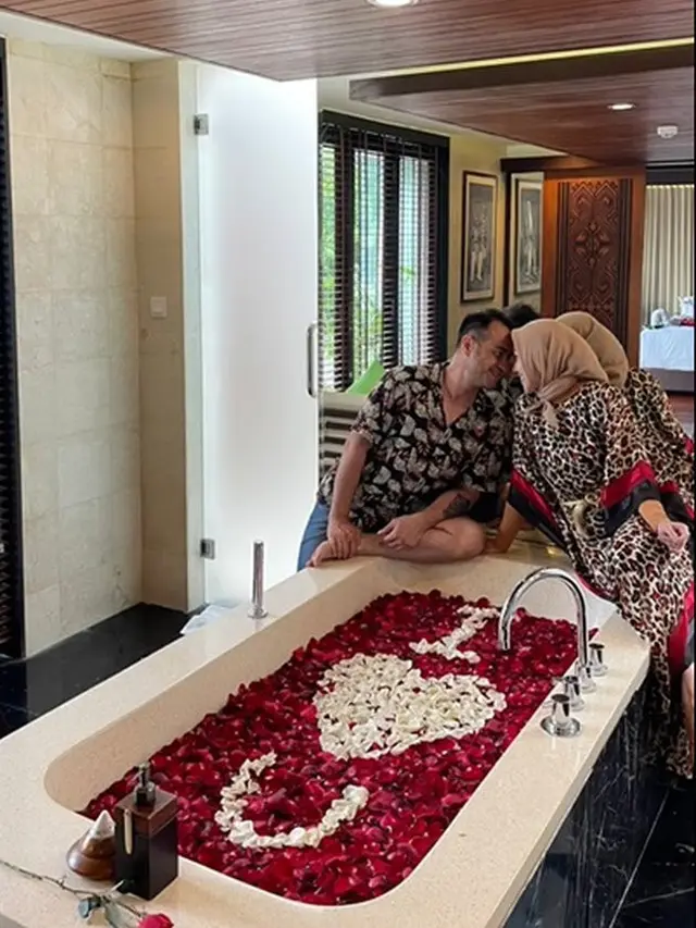 6 Momen Bulan Madu Venna Melinda dan Ferry Irawan, Pamer Kemesraan