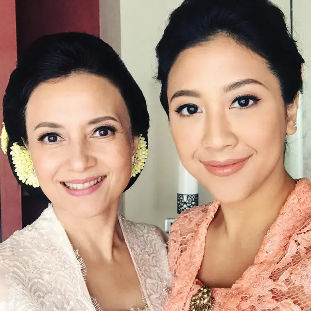 6 Potret Kebersamaan Sherina Munaf dan Ibunda, Bak Kakak Adik