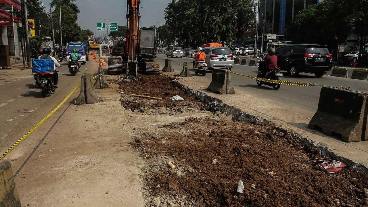 Pembangunan drainase itu tersebar di empat titik, yakni Jalan Asem Baris Raya, Jalan KH Abdullah Syafei, Jalan Ciputat Raya-Jalan RA Kartini, dan Jalan Kalibata Timur.
