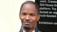 Selamatkan Sopir dari Mobil Terbakar, Aktor Jamie Foxx Dipuji