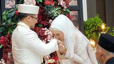 Potret Pernikahan Dian Pelangi Dan Sandy Nasution News Entertainment Fimela Com