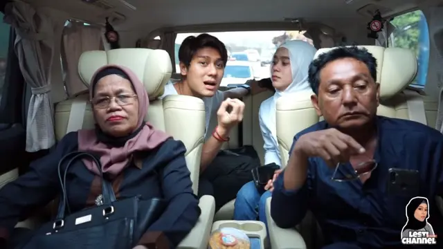 6 Potret Kebersamaan Rizky Billar dengan Ayahnya yang Punya Hidung Mancung