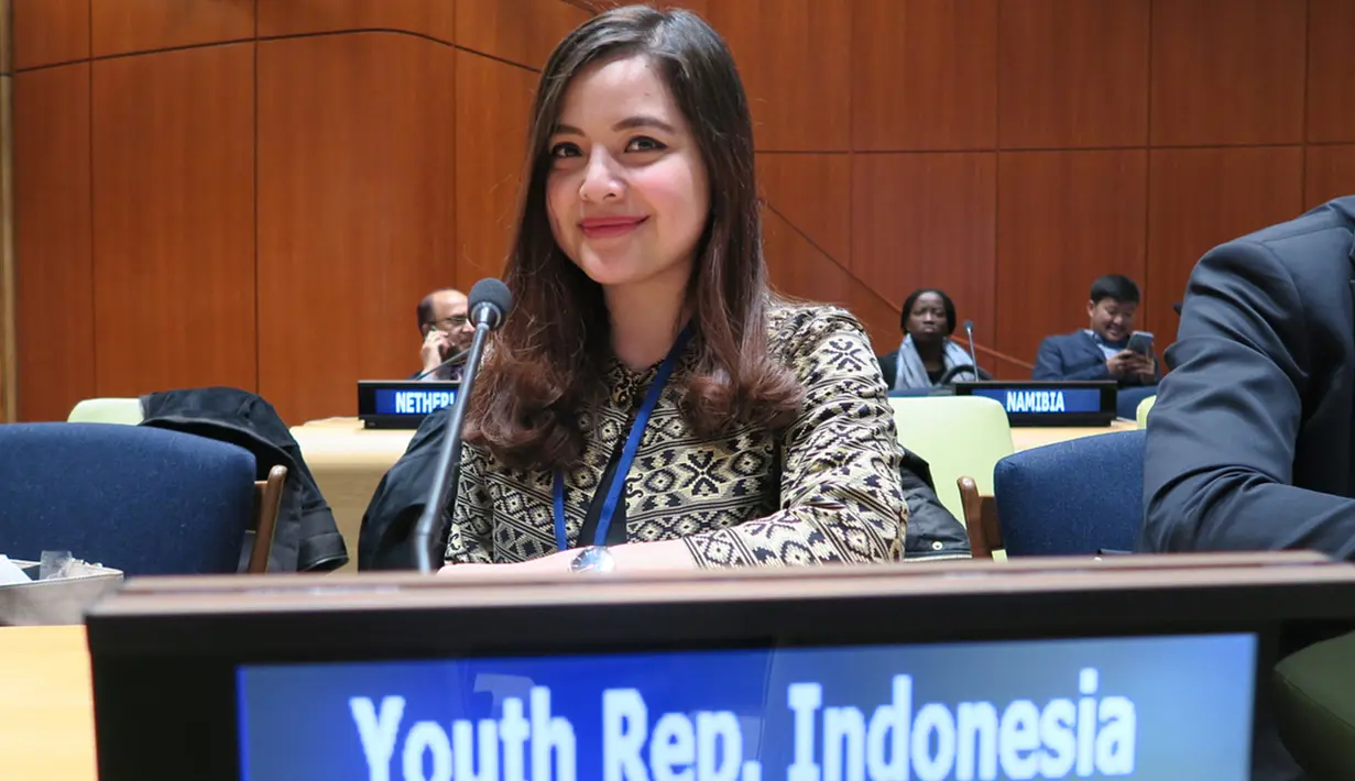 Artis Tasya Kamila berpose saat menjadi wakil Indonesia di acara Economic and Social Council (ECOSOC) Youth Forum Perserikatan Bangsa-Bangsa (PBB). Dalam kesempatan tersebut, Tasya nampak mengenakan batik. (Instagram/tasyakamila)