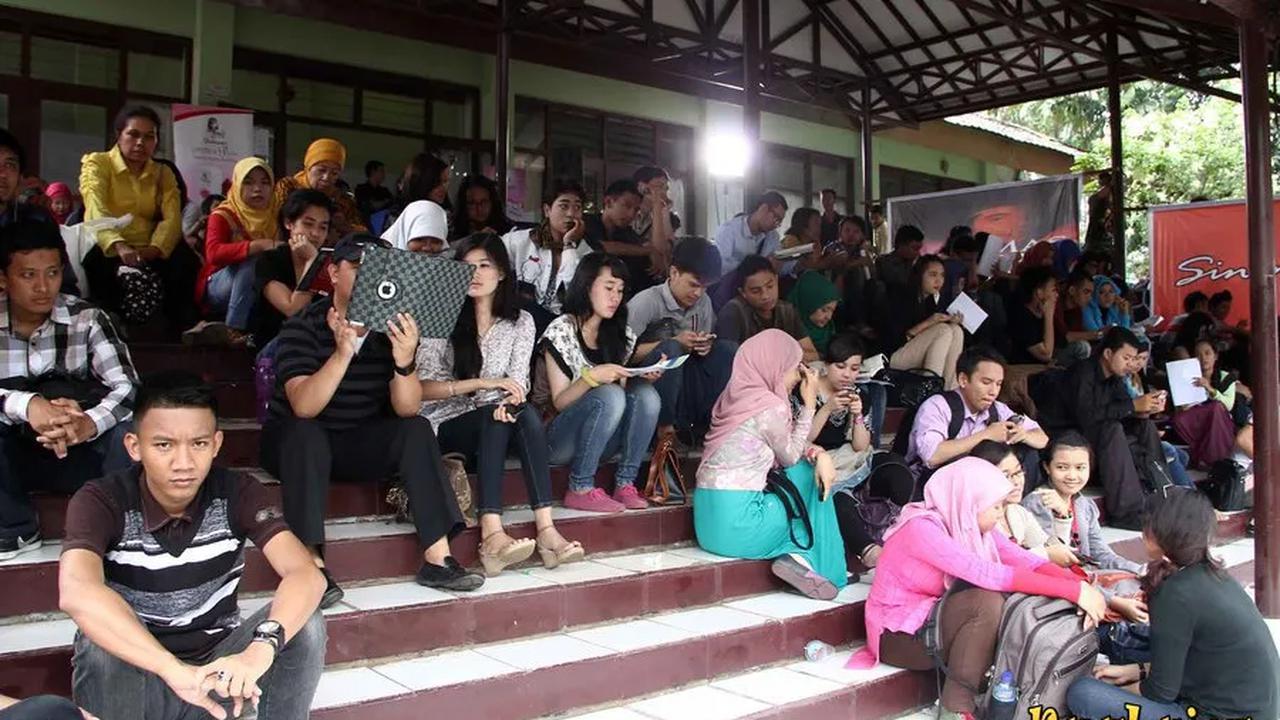 Antrian Peserta Casting