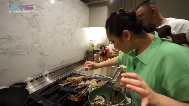 [Fimela] Nagita Slavina masak