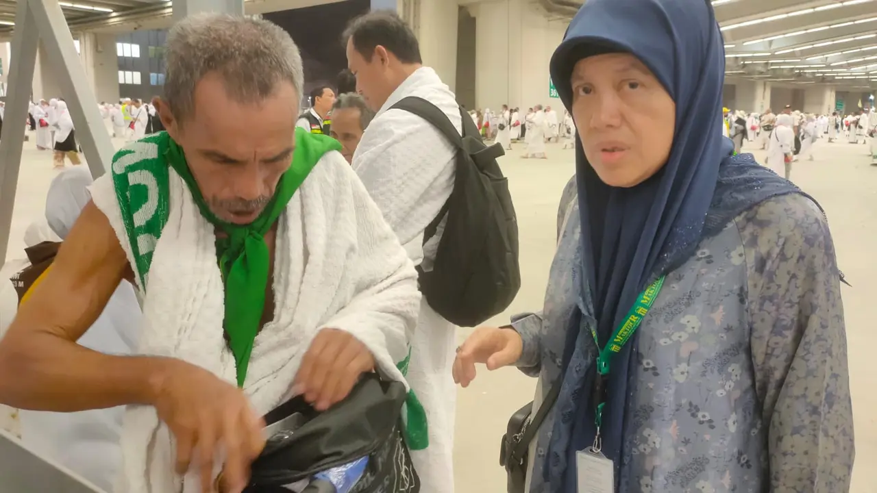 Anggota Timwas Haji DPR RI Hasnah Syam menemukan sejumlah jemaah haji asal Indonesia terlantar di Arafah.