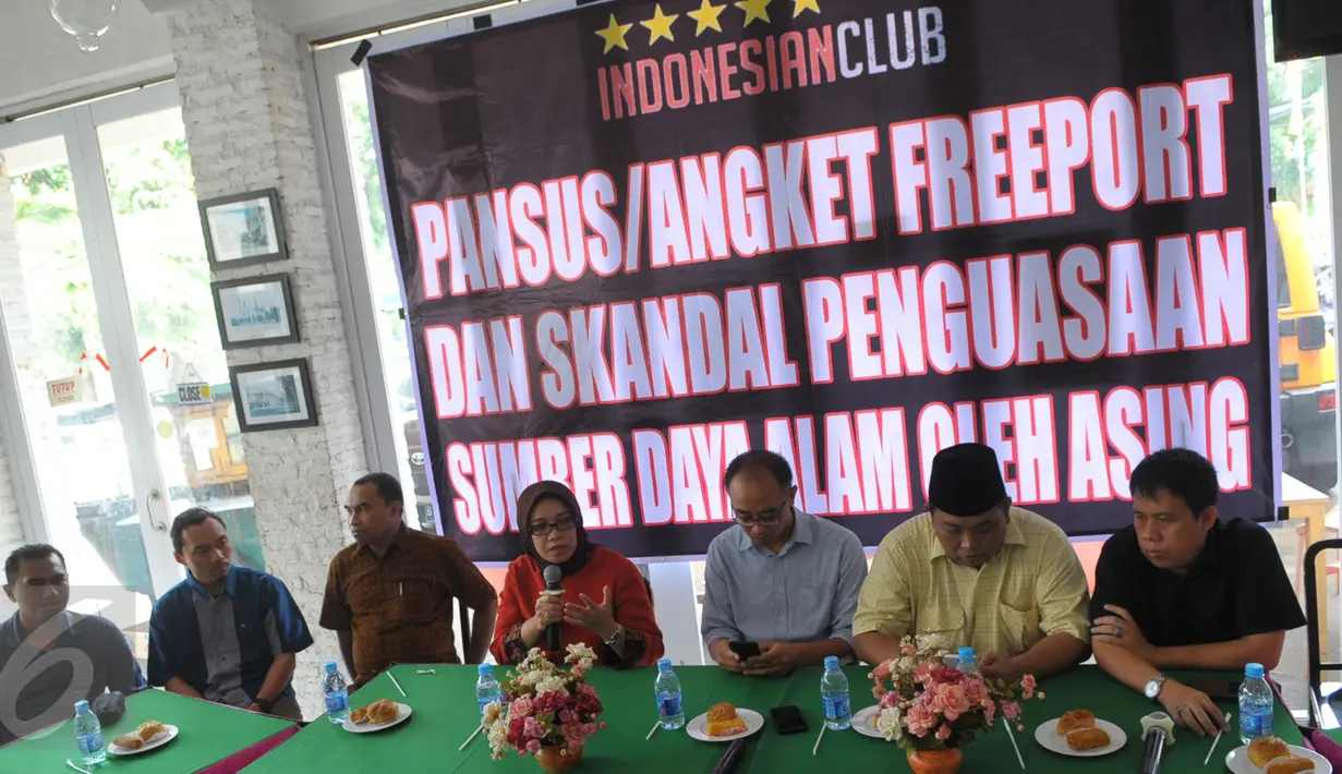Suasana dialog Pansus Freeport dan Skandal Penguasaan SDA oleh Asing di kawasan Tebet, Jakarta, Minggu (20/12/2015). Keberadaan Pansus Freeport dibutuhkan untuk membongkar kebobrokan kontrak karya Freeport. (Liputan6.com/Faisal R Syam)