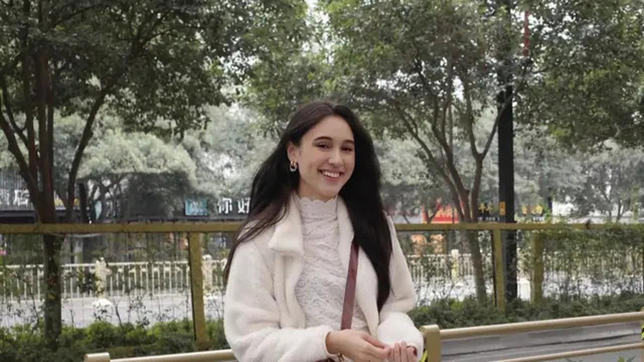 Tengok Gaya Chic dan Memukau Yasmin Napper, Paula Verhoeven, Saskia Chadwick, dan Jennifer Bachdim dengan Koleksi Tas Coach Terbaru