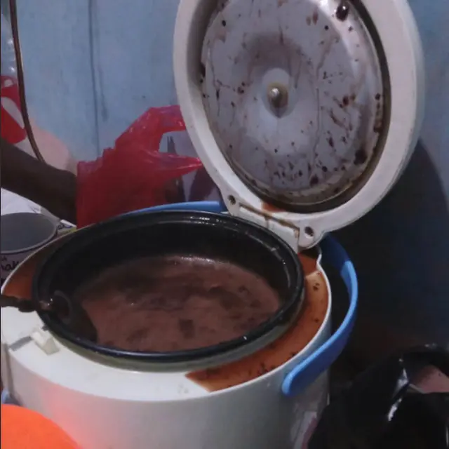 6 Momen Apes Masak Pakai Rice Cooker Ini Bikin Elus Dada, Suasana Hati Jadi Buruk