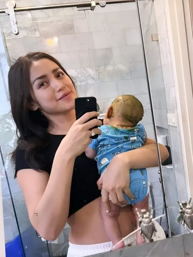 Jessica Iskandar dan baby Don. (Foto: Instagram Stories @inijedar)