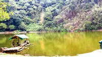 Telaga warna di Puncak Bogor menawarkan eksotisme alam dan nuansa mistis. (Liputan6.com/Achmad Sudarno)