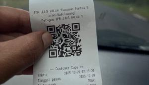 Viral di media sosial foto struk retribusi palsu di kawasan pantai selatan Gunungkidul. (Liputan6.com/ Hendro Ary Wibowo)